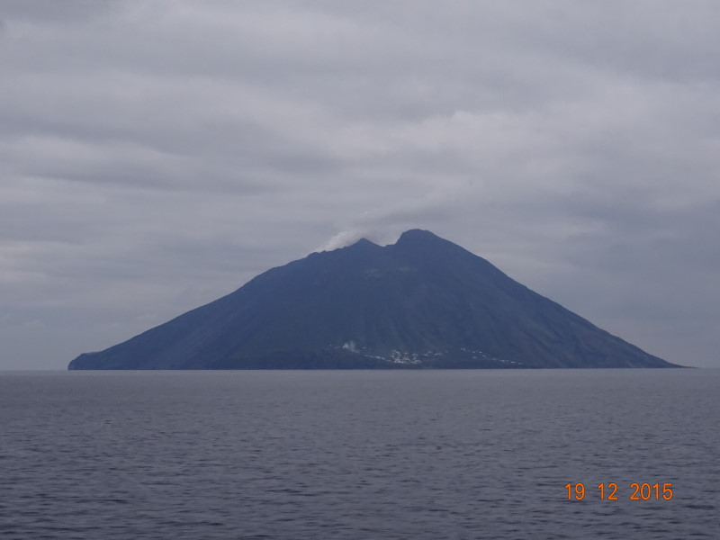 Jour 97 navigation par le détroit de Messine vers Civitavecchia